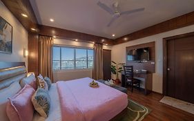Perfectstayz Premium The Pride At Mall Road